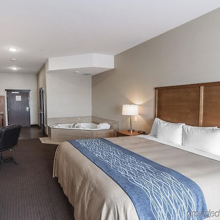 Comfort Inn & Suites Bonnyville Bagian luar foto