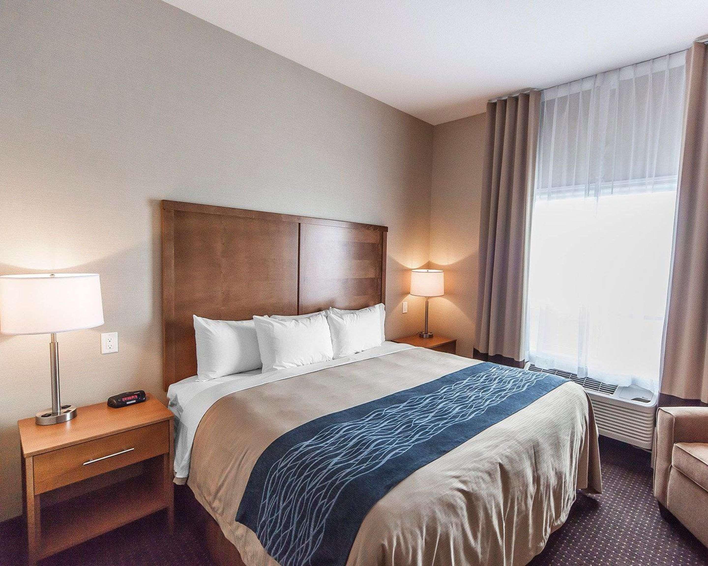 Comfort Inn & Suites Bonnyville Bagian luar foto