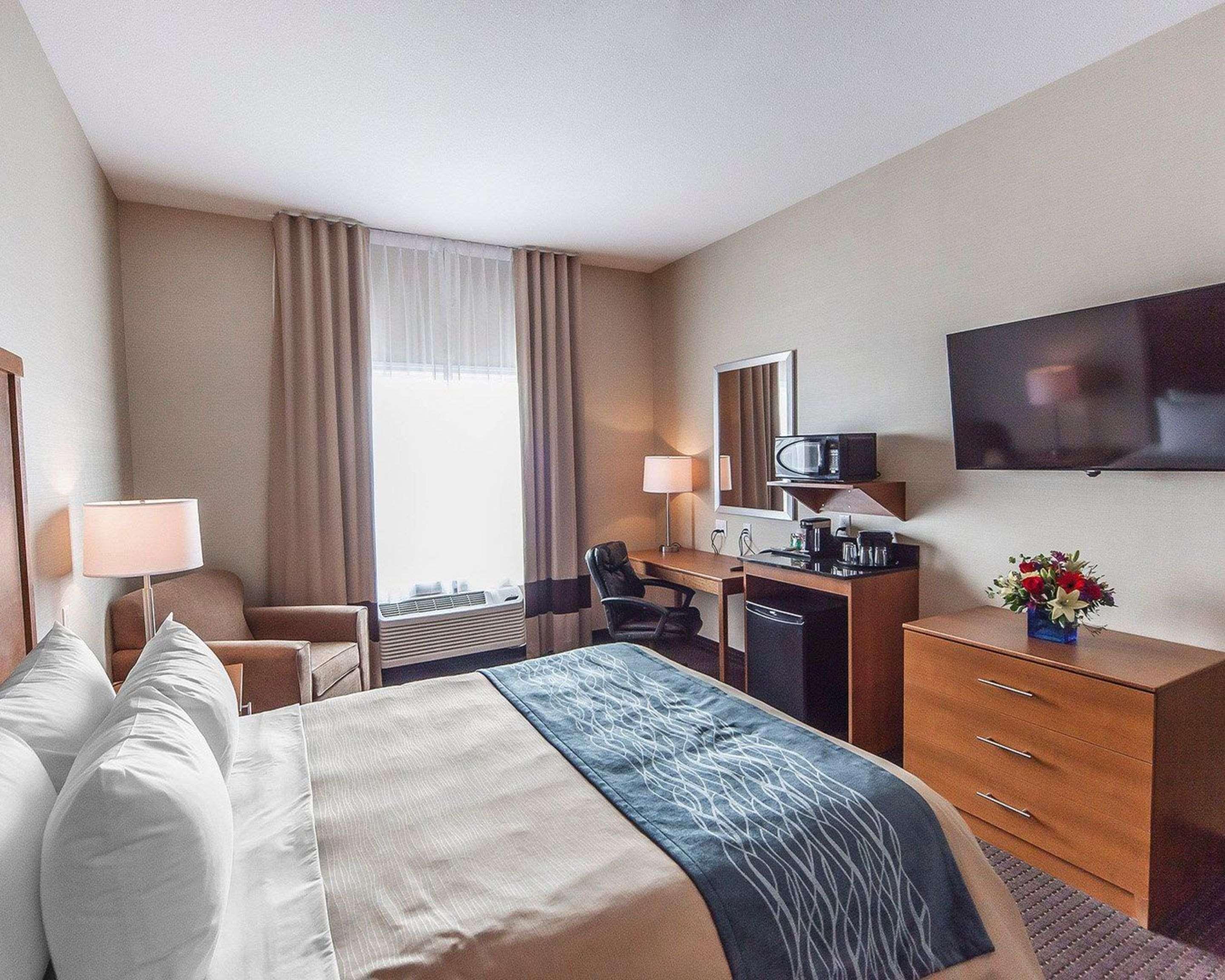Comfort Inn & Suites Bonnyville Bagian luar foto