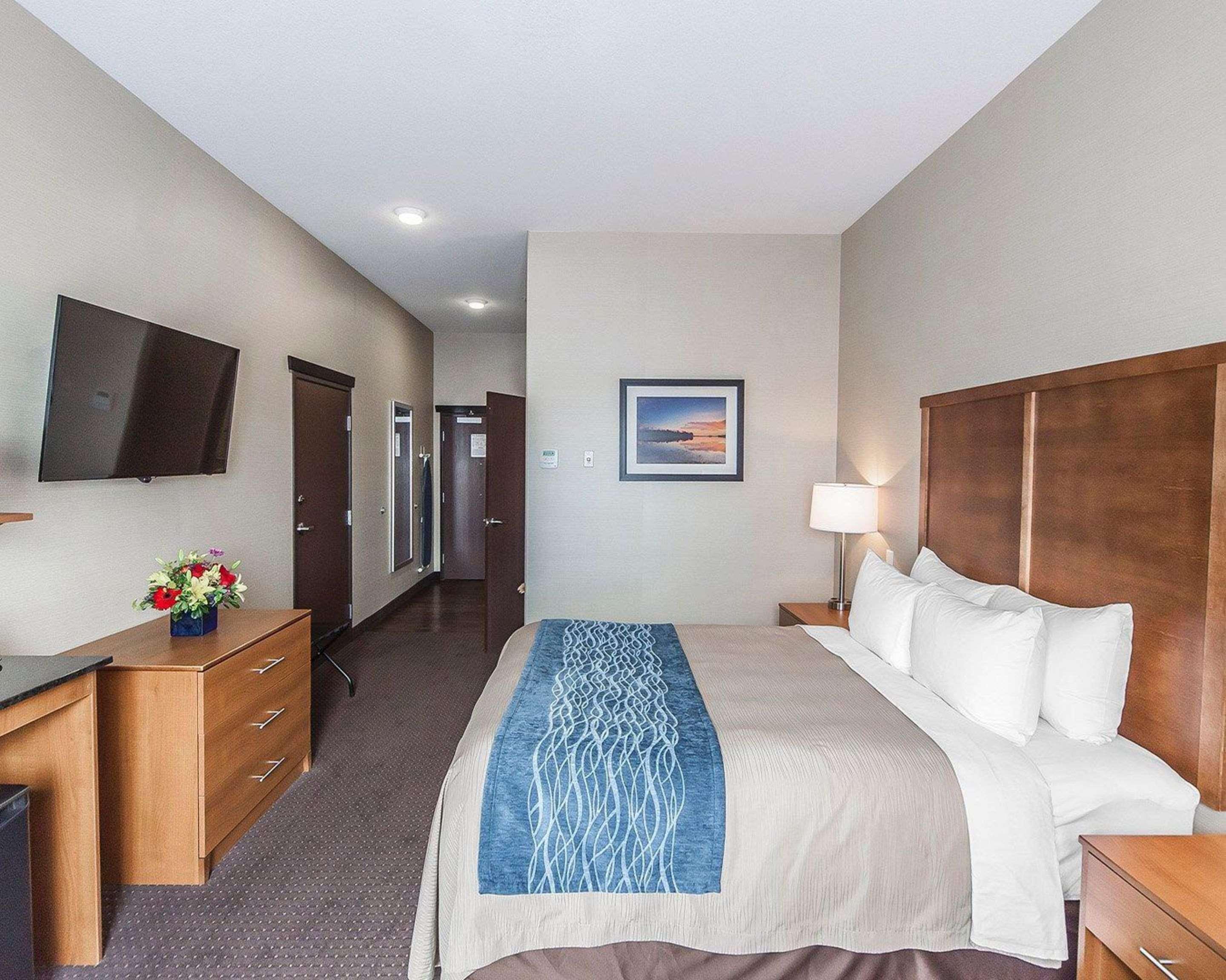 Comfort Inn & Suites Bonnyville Bagian luar foto
