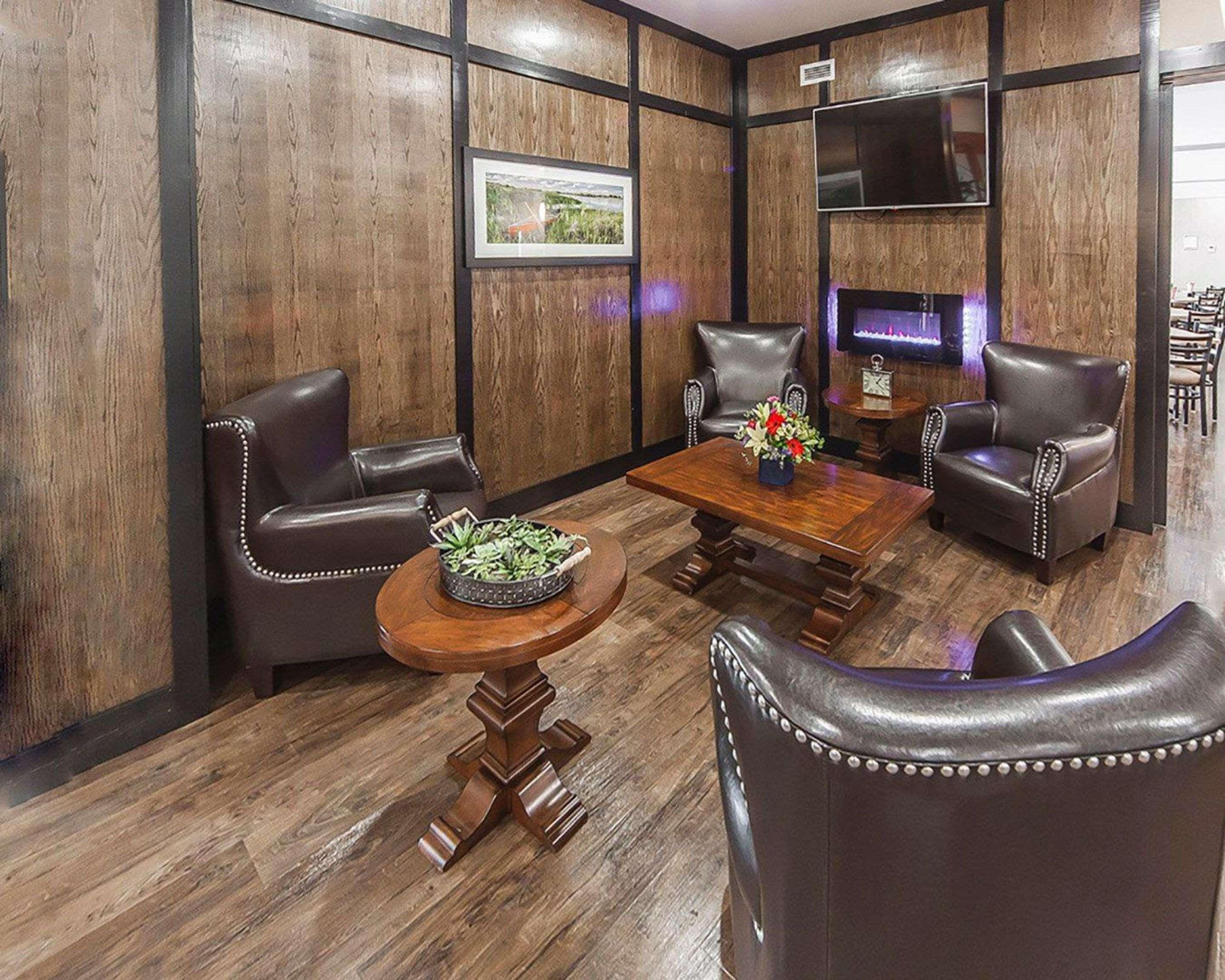 Comfort Inn & Suites Bonnyville Bagian luar foto