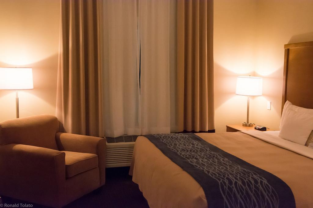 Comfort Inn & Suites Bonnyville Bagian luar foto