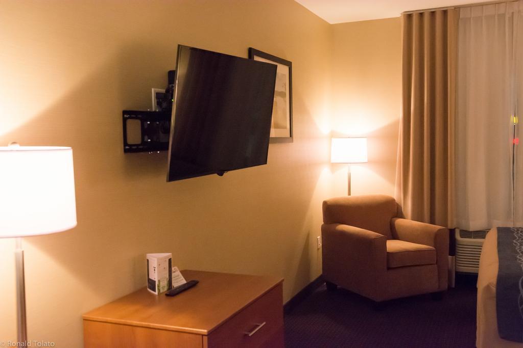 Comfort Inn & Suites Bonnyville Bagian luar foto