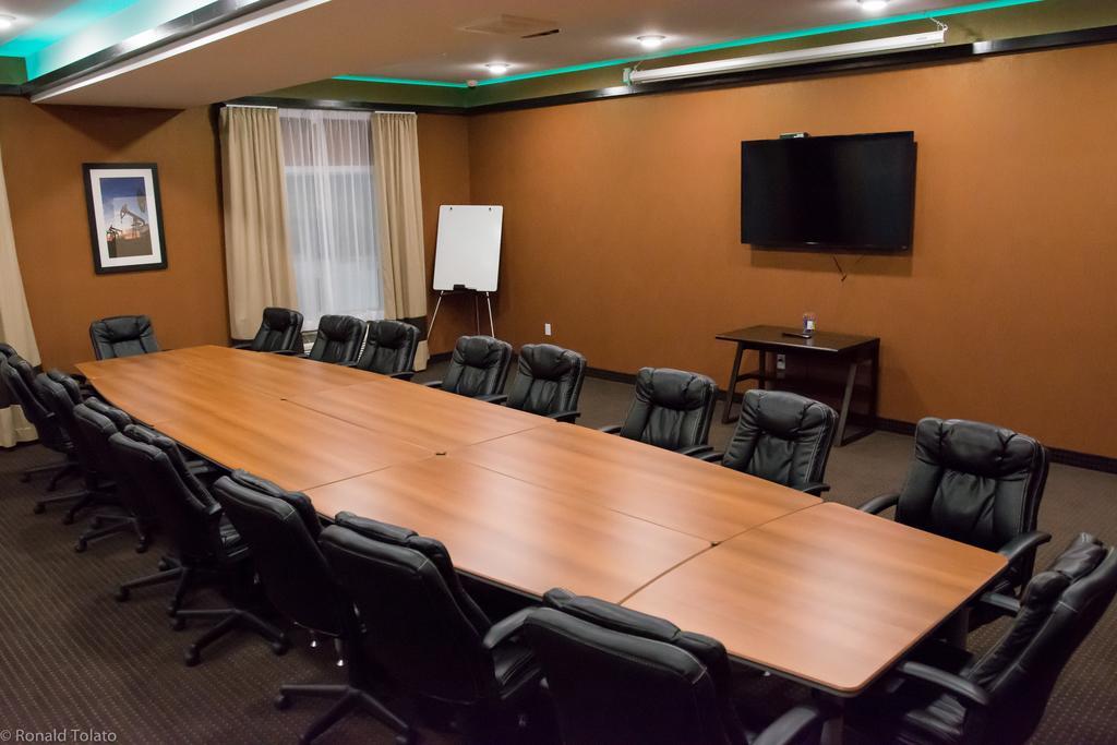 Comfort Inn & Suites Bonnyville Bagian luar foto