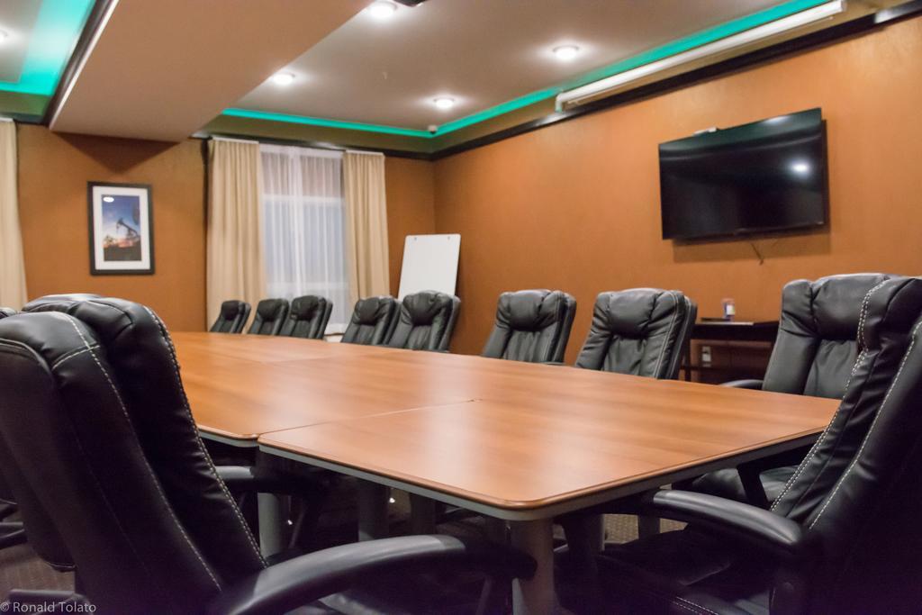 Comfort Inn & Suites Bonnyville Bagian luar foto