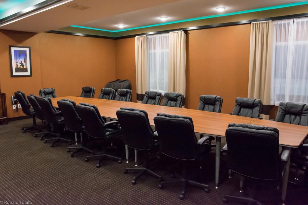 Comfort Inn & Suites Bonnyville Bagian luar foto