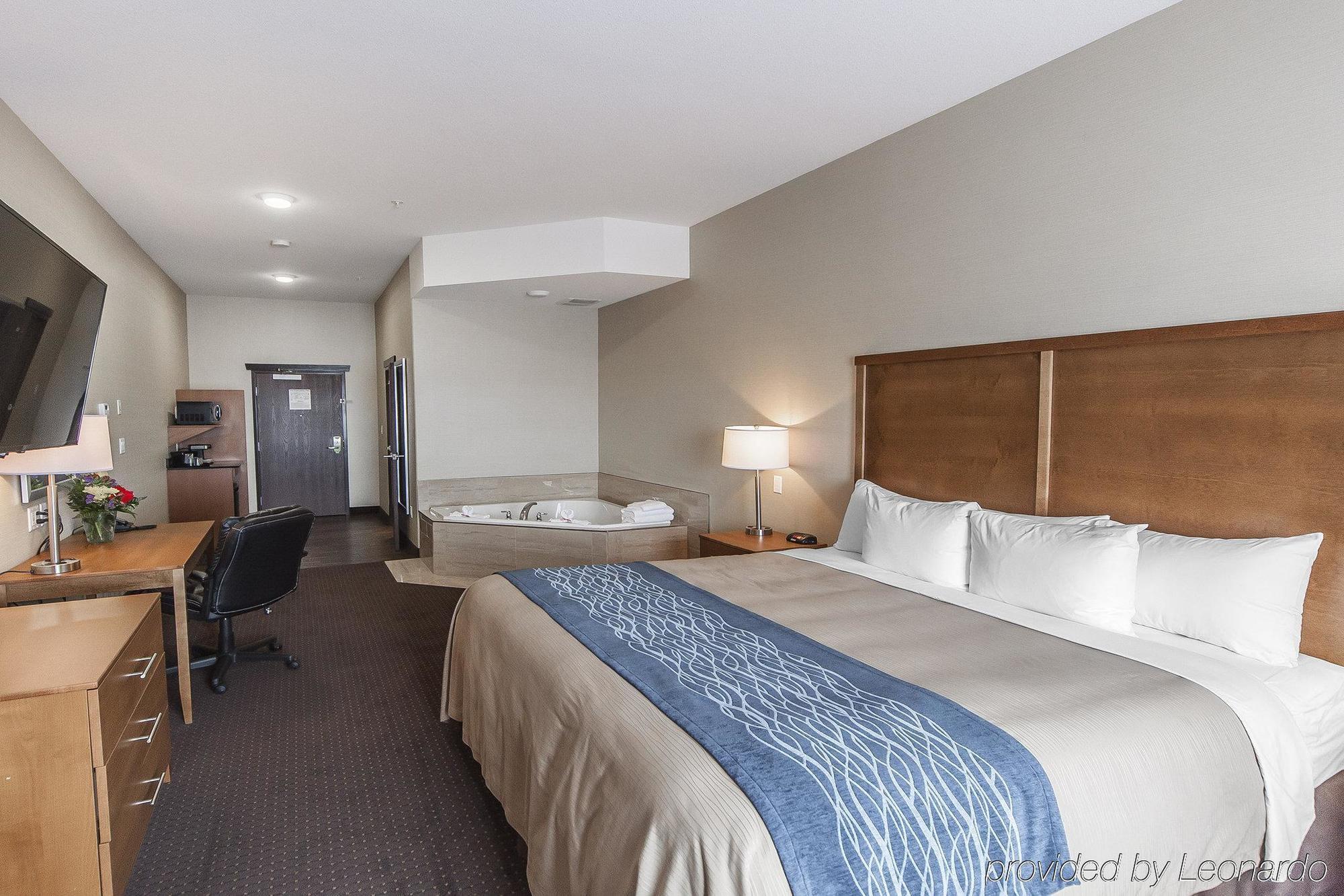 Comfort Inn & Suites Bonnyville Bagian luar foto