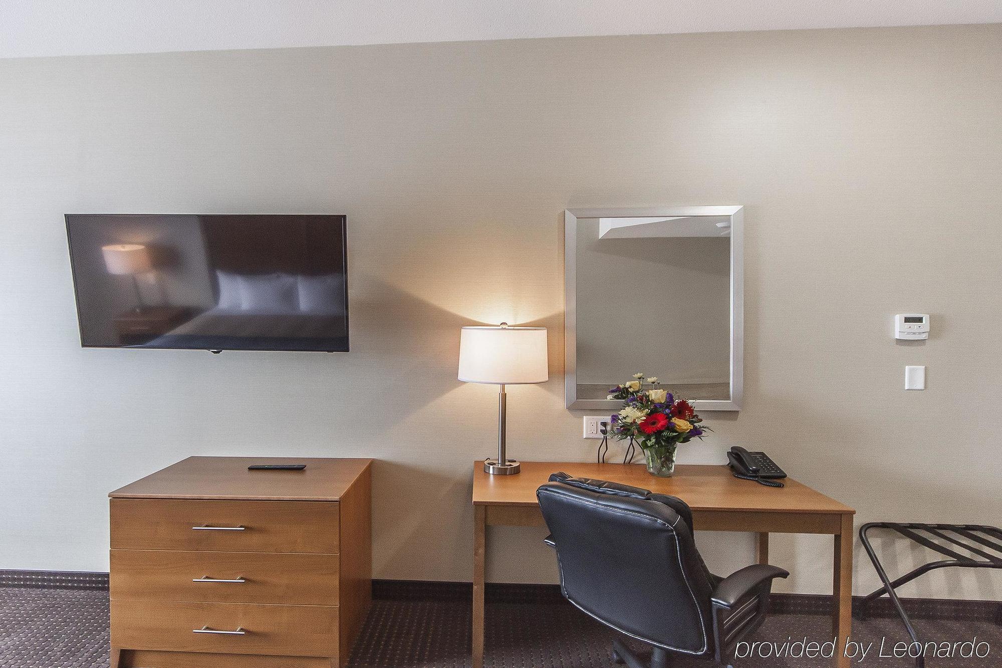 Comfort Inn & Suites Bonnyville Bagian luar foto