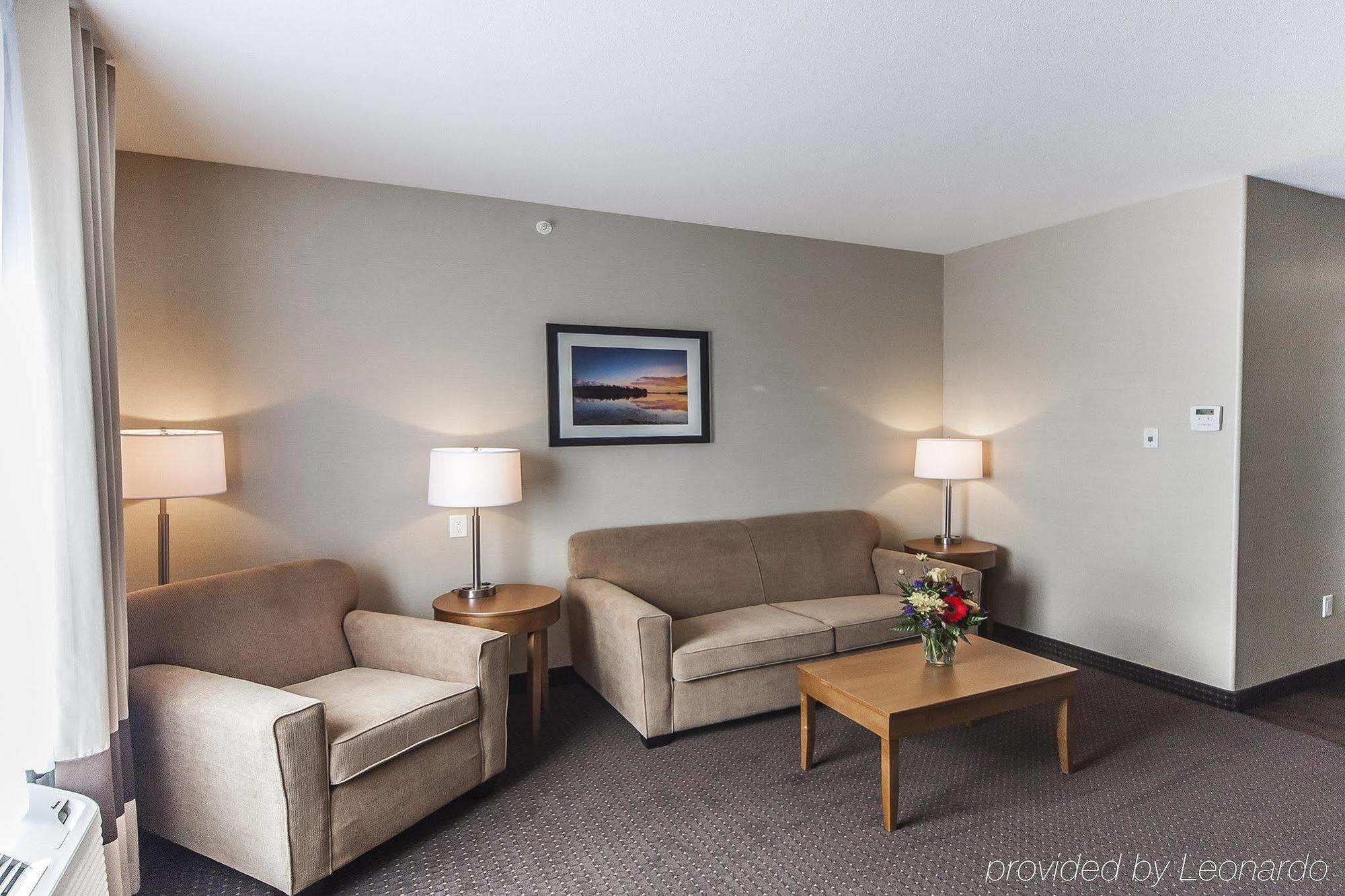 Comfort Inn & Suites Bonnyville Bagian luar foto