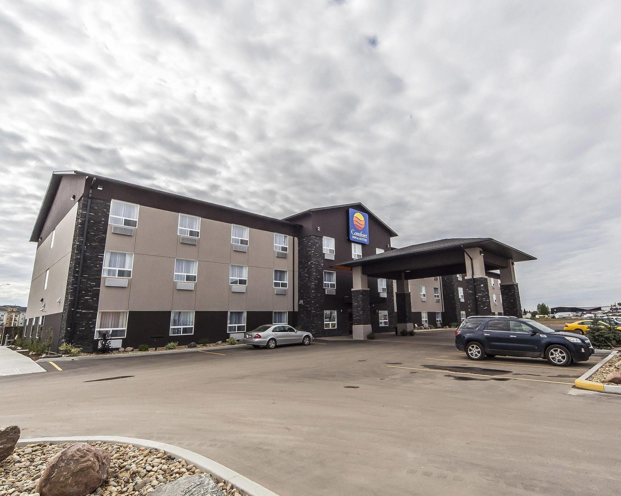 Comfort Inn & Suites Bonnyville Bagian luar foto