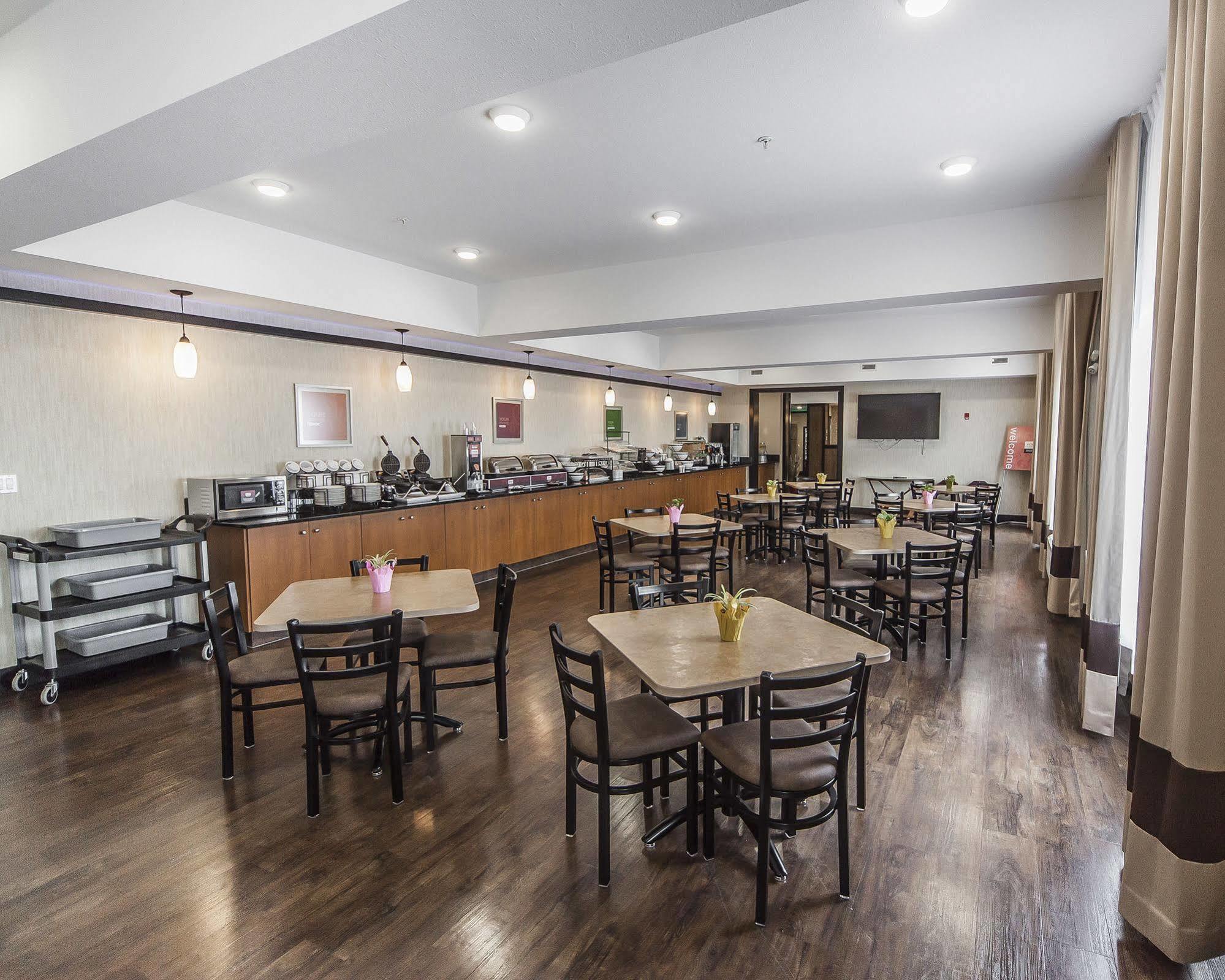 Comfort Inn & Suites Bonnyville Bagian luar foto